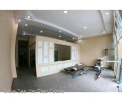 RH12-002271,U Chit Maung Road,Bahan Townshipတြင္လံုးခ်င္းအိမ္ဌားရန္ရွိသည္။